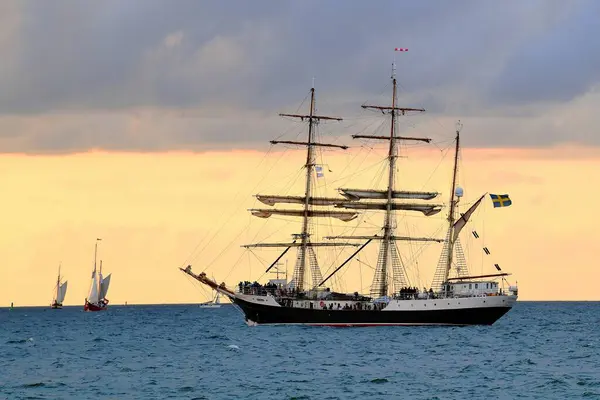 Rostock 'taki Hanse Yelkenlisi, Almanya' nın Mecklenburg şehrindeki en büyük deniz festivali ve Avrupa 'nın en büyüklerinden biridir..