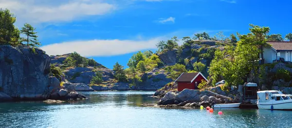  Kristiansand Norveç 'in en büyük altıncı şehridir. Burası bir tatil köyü. Kristianlar ve Norveç kıyı gezileri.
