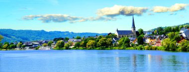 Krv, Almanya 'nın batısındaki Moselle Vadisi' nde yer alan bir şehirdir..