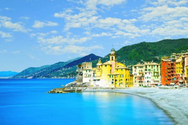 Tarihi Eski Şehir Camogli manzarası. Liguria bölgesindeki İtalyan Rivierası 'nda bulunan pitoresk bir balıkçı köyüdür..