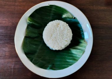 Pirinç sadece muz yaprağında servis edilir..