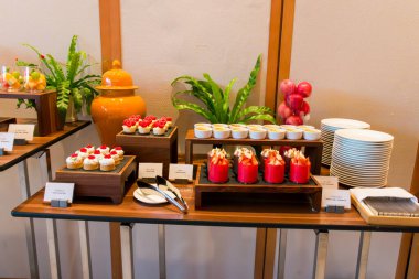 Öğleden sonra çayı, parti, eğlence, pasta, tatlı.