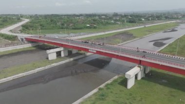 Kızıl Köprü, Bali 'nin Klungkung bölgesindeki popüler takılma yerlerinden biri..