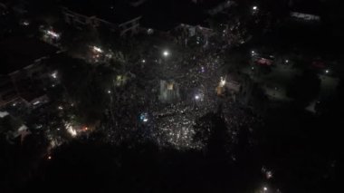 Denpasar, Endonezya - 11 Mart 2024: Ogoh-Ogoh Geçidi Kilometre Sıfır 'da (KM.0) Gece yarısı.