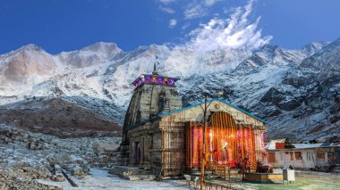 Kedarnath Günlükleri: Güzellik ve Bağlılık