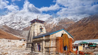 Kedarnath Chronicles: Beauty and Devotion clipart