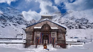 Kedarnath Günlükleri: Güzellik ve Bağlılık