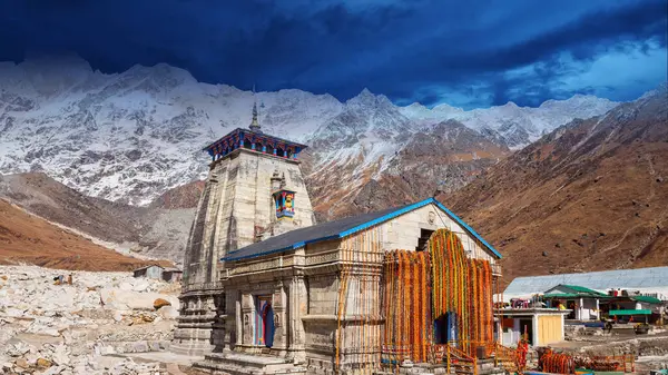 Kedarnath Günlükleri: Güzellik ve Bağlılık