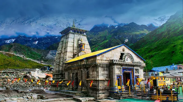 Kedarnath Günlükleri: Güzellik ve Bağlılık