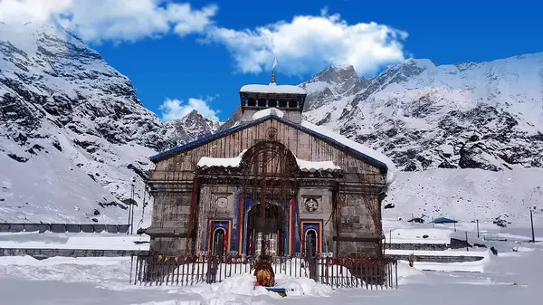 Kedarnath Günlükleri: Güzellik ve Bağlılık