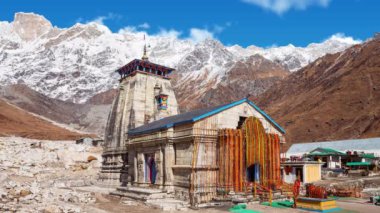 Kedarnath Günlükleri: Güzellik ve Bağlılık