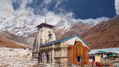 Kedarnath Günlükleri: Güzellik ve Bağlılık