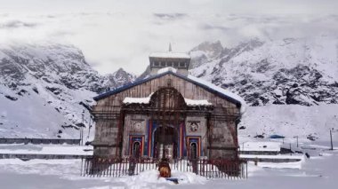 Kedarnath Günlükleri: Güzellik ve Bağlılık