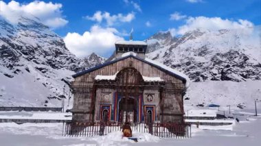 Kedarnath Günlükleri: Güzellik ve Bağlılık