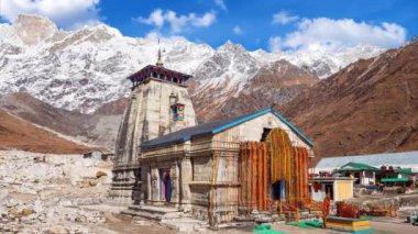 Kedarnath Günlükleri: Güzellik ve Bağlılık