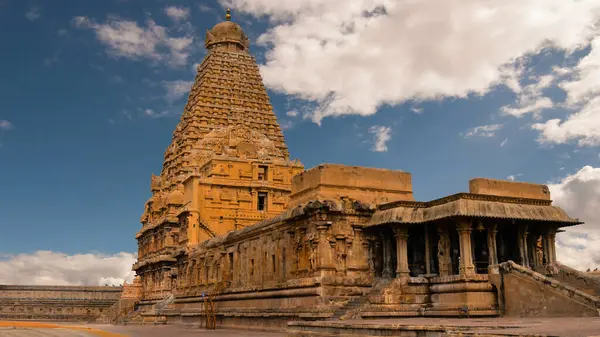 Thanjavur büyük tapınağı: Bir Chola Başyapıtı