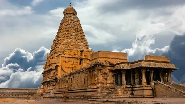 Thanjavur büyük tapınağı: Bir Chola Başyapıtı