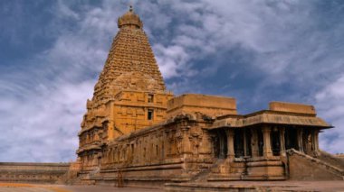 Thanjavur Büyük Tapınağı: Bir Chola Başyapıtı