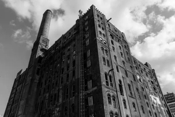 stock image Disaffected factory in Brooklyn, United-States