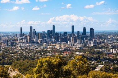 Brisbane, Avustralya 'da Coo-tha Dağı gözcülük yapıyor.