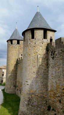 Fransa 'nın Carcassonne şehrinin Kalesi ve Surları