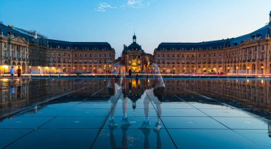 Bordeaux 'daki Miroir d' eau Fransa 'nın Gironde bölgesinde yer almaktadır.