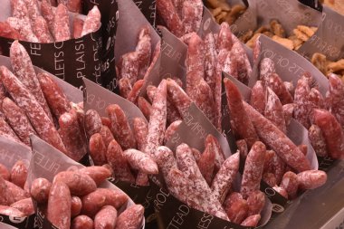 Pazarda et sosisleri