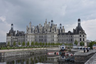 Paris 'teki büyük sarayın şatosu.