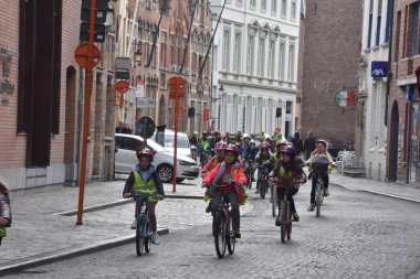 Amsterdam, Hollanda sokaklarında yaşayan insanlar.