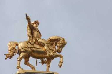 Londra 'daki Kral Charles' ın heykeli.