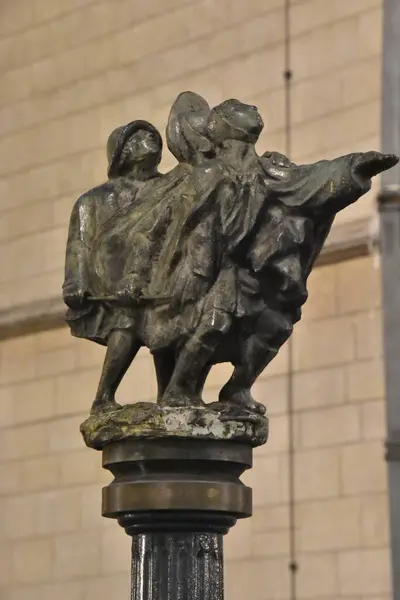 Paris, Fransa - Eylül 24, 2018: Madam de Paris 'in heykeli
