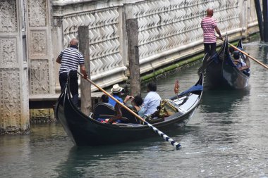 Venedik - Eylül 26, 20 0 18: gongonas Venedik 'te suda