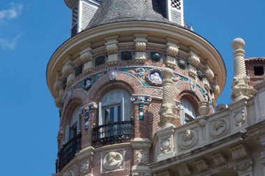 İspanya 'nın Barselona şehrinin eski İspanyol binasının cephesi