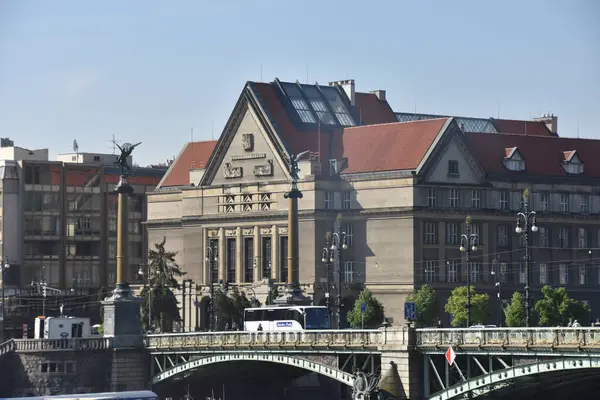 Hollanda 'nın başkentinin en ünlü simgesine sahip eski bir şehir.