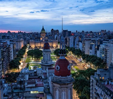 İnsansız hava aracından Buenos Aires 'e, Arjantin' e hava kararınca görüş