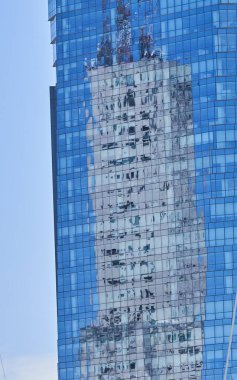 Şehrin modern binası