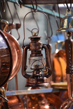 Bir kadeh şarabı kapat.