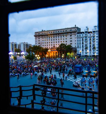 Kolonide mezarlık haçı