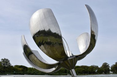 Kolonide mezarlık haçı