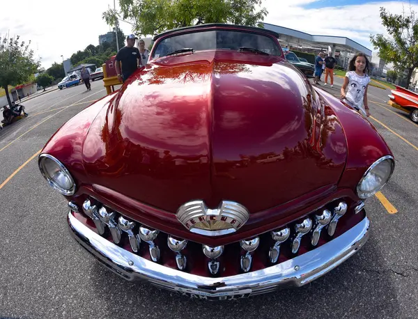 Michigan, Amerika. 16 Ağustos, 2018. Kırmızı ve beyaz Chevrolet Chevrolet Michigan 36. Araba Fuarı 'nda.