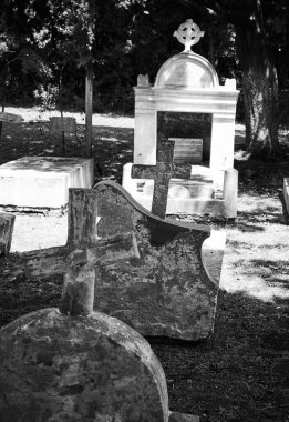 Kolonide mezarlık haçı