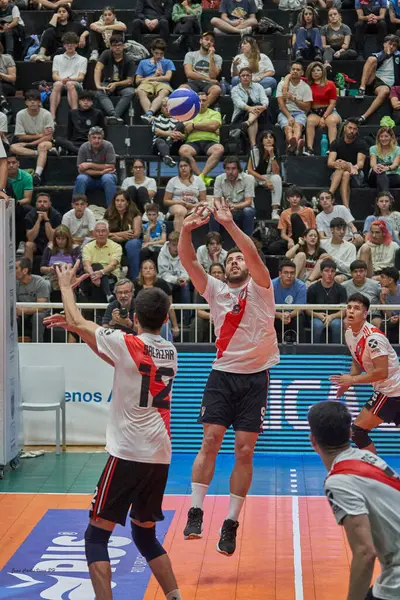 Buenos Aires Arjantin: 02 / 07 / 2022: Buenos Aires şehir kulübünde düzenlenen Metropolitan voleybol turnuvası