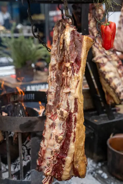 Izgarada ızgara kuzu pirzolası