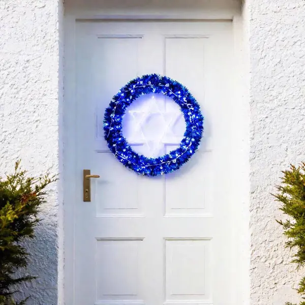 Front Door Adorned Hanukkah Garland Made Blue White Lights Stars — Stock Photo, Image