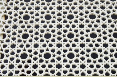 Caminin havalandırma deseni beyaz.