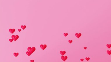Kırmızı kalp sembolü bir balonun 3D video animasyonu pembe arka planda gökyüzüne doğru uçuyor.