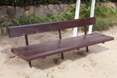 Parktaki ahşap bank.