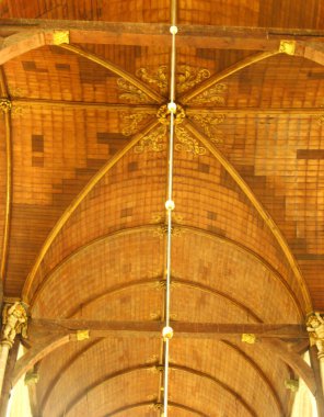 Eski bina miras alanı şatonun iç çatısı tuğla korumalı.