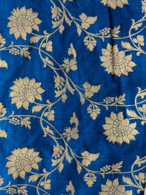 Mavi ipek brokar üzerinde altın iplik dokuma kumaş desenli Jaal