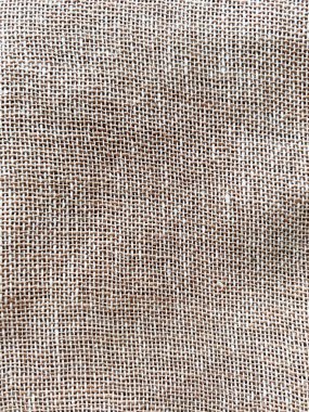 Kahverengi paraşüt kumaşının yakın çekimi kaba, doğal dokusunu görünür iç dokuma lifleriyle ortaya çıkarır, ona kırsal ve organik bir his verir..